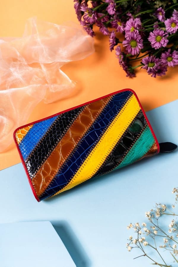 Stor damepung i læder med patchwork-mønster fra Lumarko!