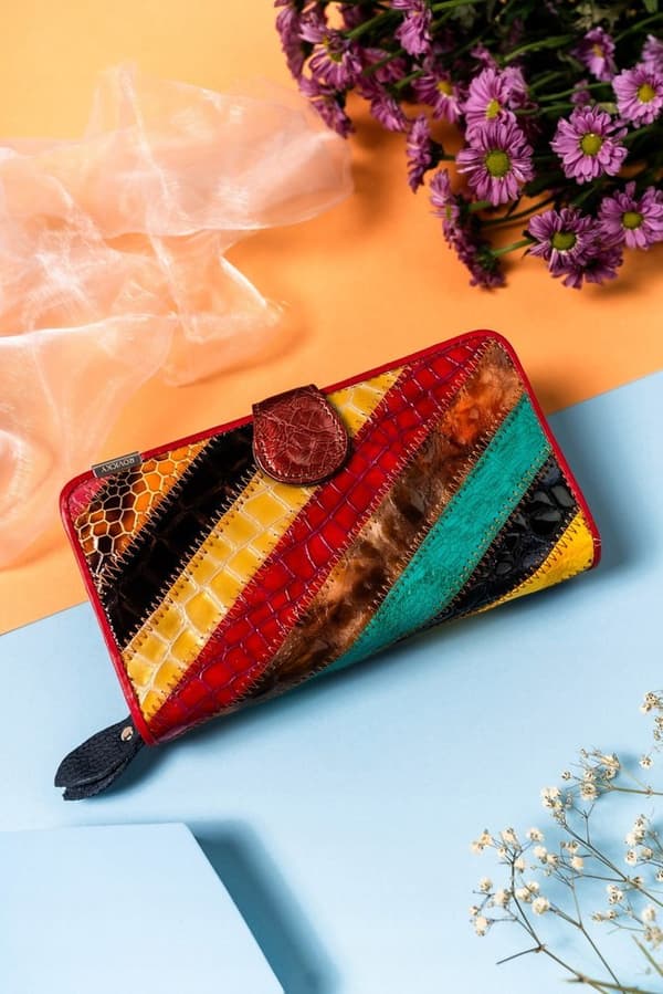 Stor damepung i læder med patchwork-mønster fra Lumarko!