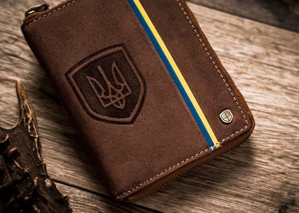 Herrplånbok i läder med Ukrainas vapensköld och färger Lumarko!