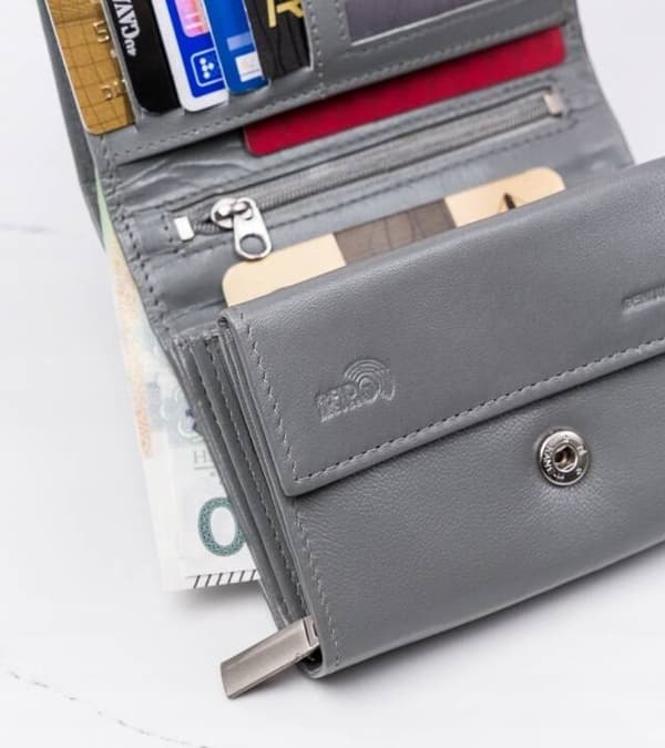 Damplånbok i läder med plats för foton och RFID-system från Lumarko!