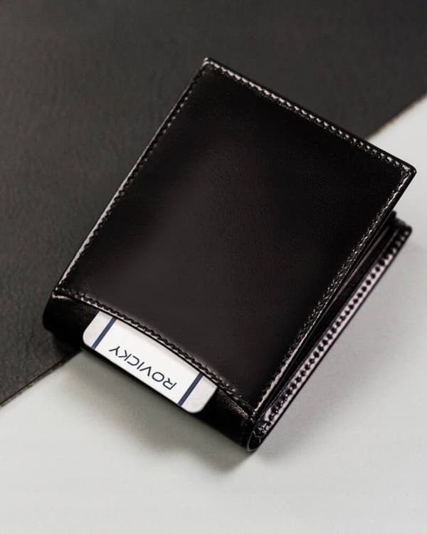 Horisontell herrplånbok i läder med RFID-system från Lumarko!