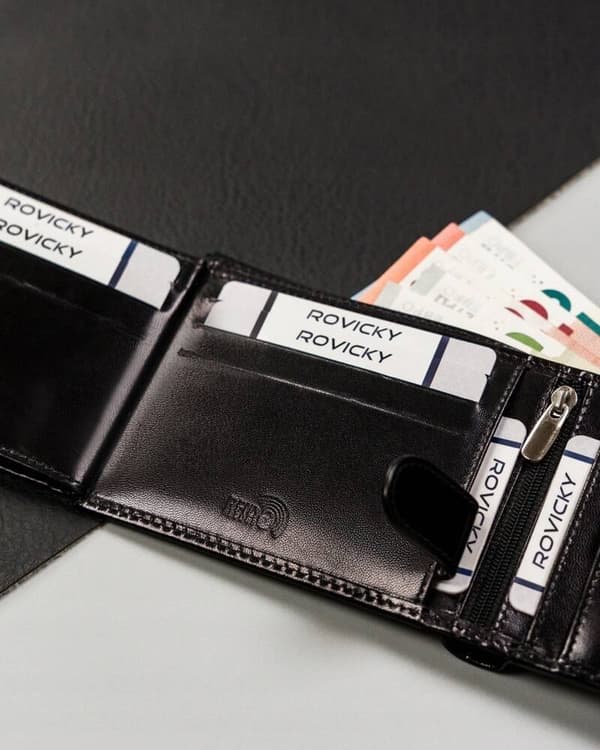 Horisontell herrplånbok i läder med RFID-system från Lumarko!