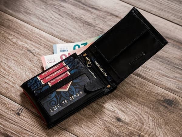 Herrplånbok i läder med RFID-system från Lumarko!