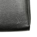 Miniatyrbillede 9 af 10: Pre-owned Louis Vuitton Taiga Zippy Organizer Wallet Black
