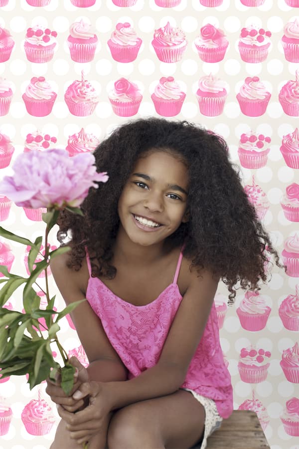 ESTAhome tapet cupcakes på blanka prickar rosa 53 cm x 10,05 m