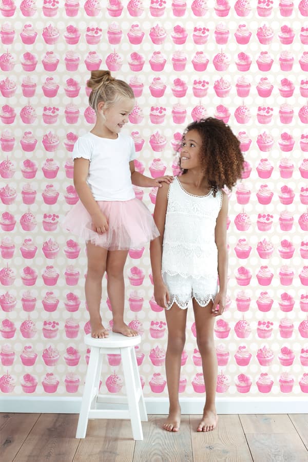 ESTAhome tapet cupcakes på blanka prickar rosa 53 cm x 10,05 m