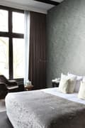 Miniatyrbillede 2 af 8: Origin Wallcoverings tapet metalplader med nitter i fiskebensmønster lysegråt 53 cm x 10,05 m