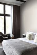 Miniatyrbild 8 av 8: Origin Wallcoverings tapet smala oregelbundna streck med sandstruktur beige 53 cm x 10,05 m