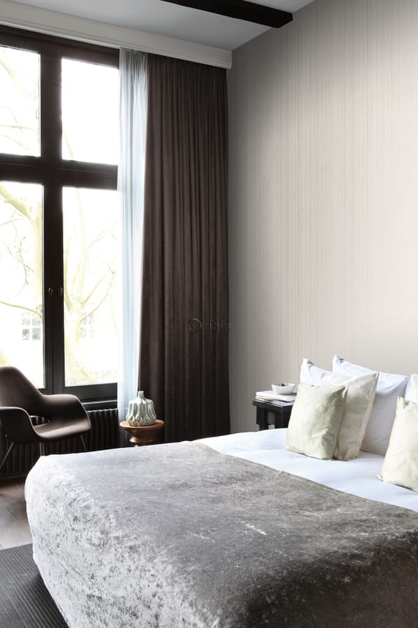 Origin Wallcoverings tapet smala oregelbundna streck med sandstruktur beige 53 cm x 10,05 m