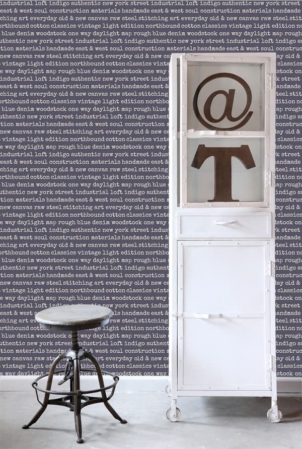 ESTAhome tapet text stadssamtal lila 53 cm x 10,05 m