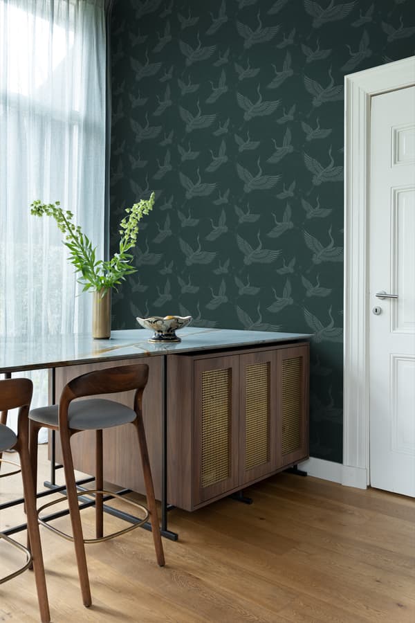 Origin Wallcoverings tapet kranfugle benzinblåt 0,53 x 10,05 m