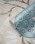Miniatyrbillede 6 af 8: Origin Wallcoverings tapet magnolia beige og turkis 53 cm x 10,05 m