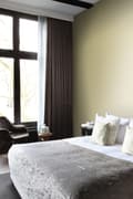 Miniatyrbillede 2 af 8: Origin Wallcoverings tapet ensfarvet guldglinsende 53 cm x 10,05 m