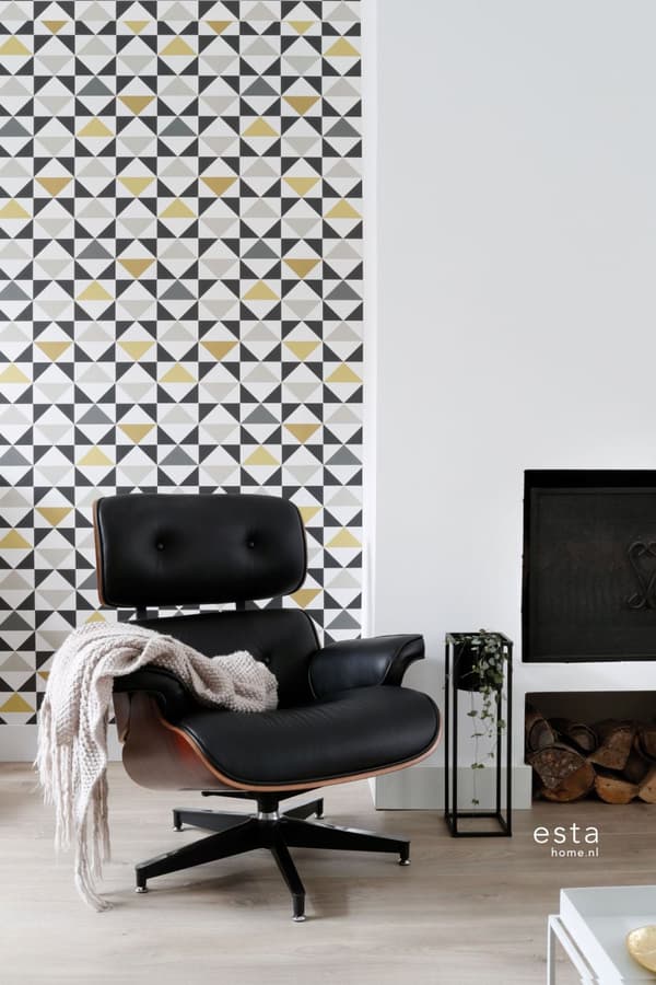 ESTAhome tapet grafiska trianglar vitt, svart, grått och ockra 0,53 x 10,05 m