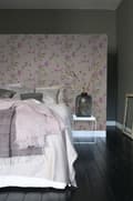 Miniatyrbild 4 av 8: Origin Wallcoverings tapet magnolia mullvadsgrått och aubergine 53 cm x 10,05 m
