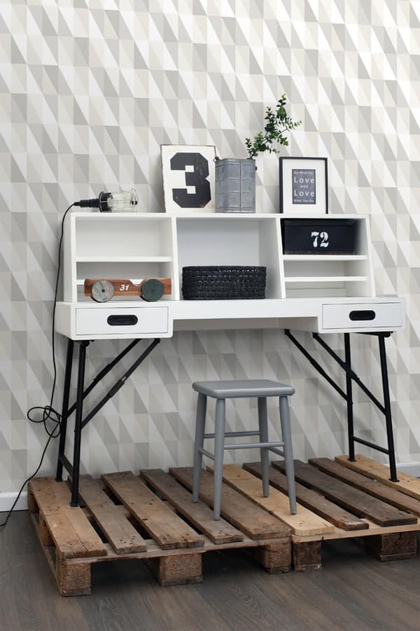 ESTAhome tapet grafiska trianglar silver, grått och beige 53 cm x 10,05 m