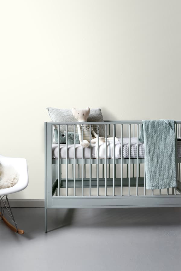 ESTAhome tapet små prickar benfärgat och silver 53 cm x 10,05 m