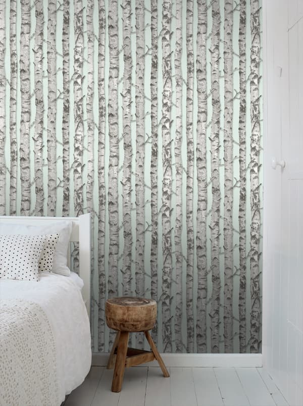ESTAhome tapet björkstammar mintgrönt och varmt grått 53 cm x 10,05 m