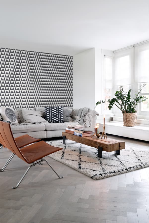 ESTAhome tapet grafiska geometriska trianglar mörkgrått och matt vitt 53 cm x 10,05 m