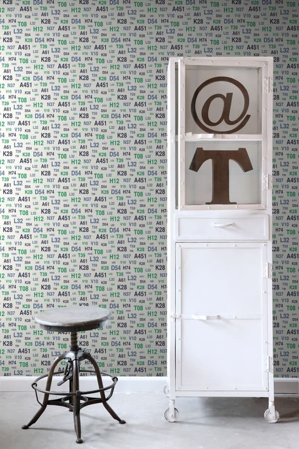 ESTAhome tapet emblem marinblått och grönt 53 cm x 10,05 m