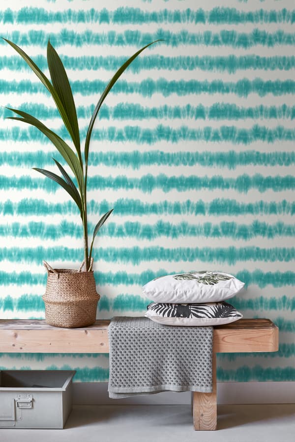 ESTAhome tapet horisontella shibori batikränder intensivt turkos och matt vitt 53 cm x 10,05 m