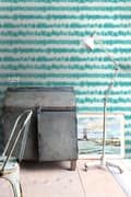 Miniatyrbild 8 av 8: ESTAhome tapet horisontella shibori batikränder intensivt turkos och matt vitt 53 cm x 10,05 m