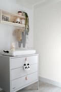 Miniatyrbillede 2 af 8: Origin Wallcoverings tapet polkaprikker mathvidt og skinnende sølvgråt 53 cm x 10,05 m