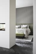 Miniatyrbild 4 av 8: Origin Wallcoverings tapet smala oregelbundna streck med sandstruktur mullvadsgrått 53 cm x 10,05 m