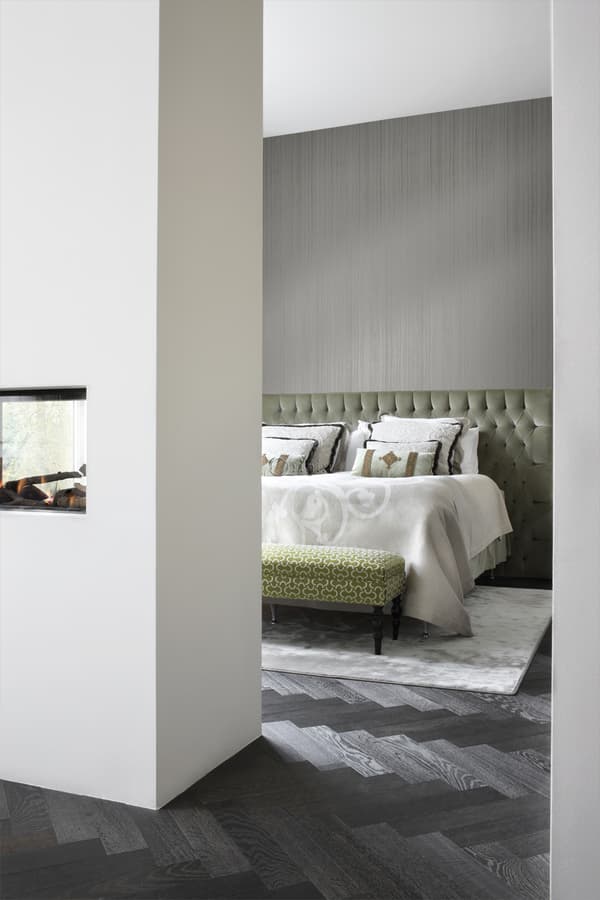 Origin Wallcoverings tapet smala oregelbundna streck med sandstruktur mullvadsgrått 53 cm x 10,05 m