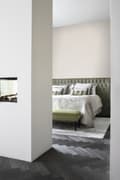 Miniatyrbillede 5 af 8: Origin Wallcoverings tapet ensfarvet varmgråt 53 cm x 10,05 m