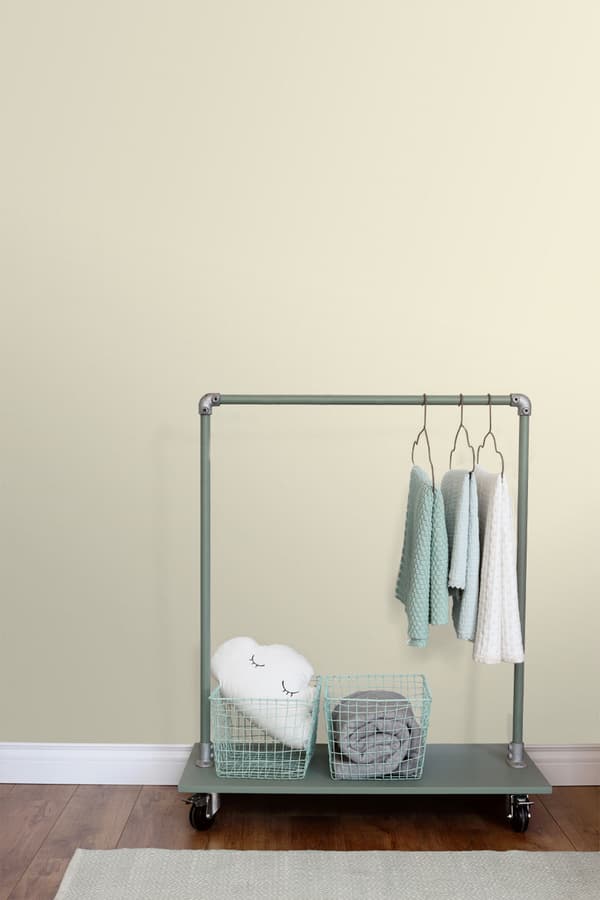 ESTAhome tapet fine prikker cremefarvet og sølv 53 cm x 10,05 m