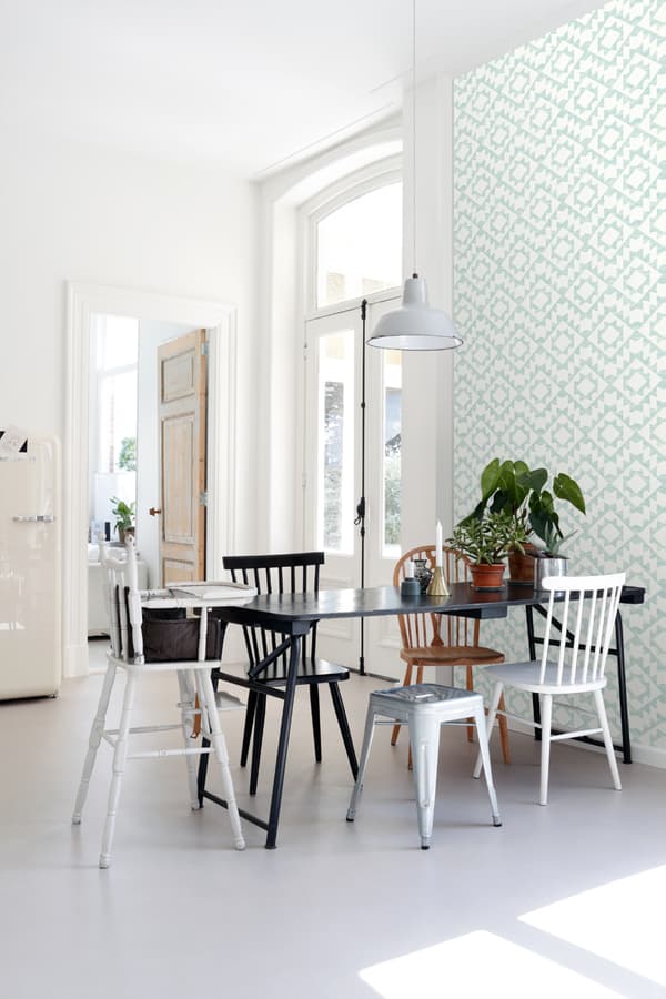 ESTAhome tapet matta med Marrakech Ibiza aztekmönster mintgrönt och matt vitt 53 cm x 10,05 m
