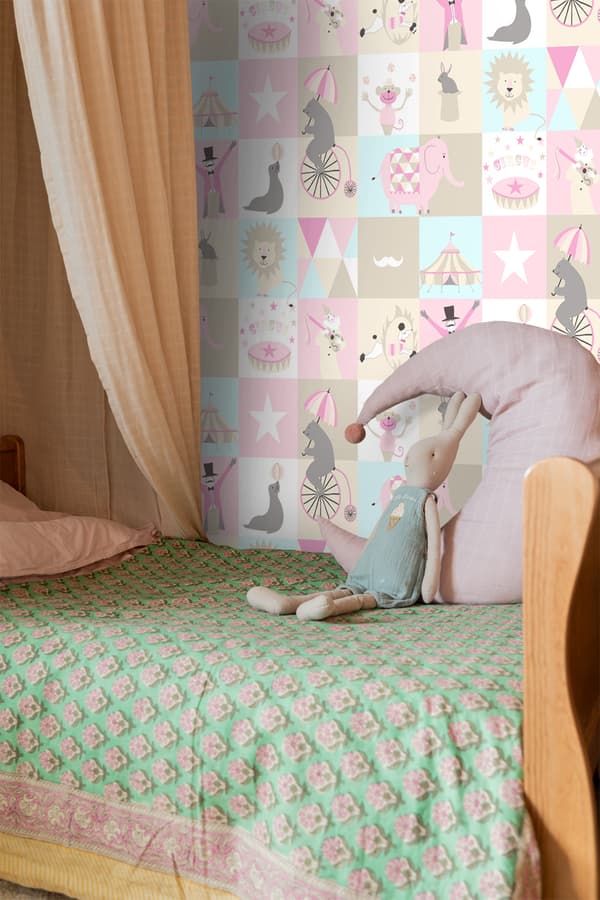 ESTAhome tapet cirkus ljusrosa, ljusblått och beige 53 cm x 10,05 m