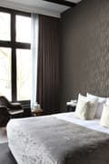 Miniatyrbild 2 av 8: Origin Wallcoverings tapet smala ränder brunt och guldglänsande 53 cm x 10,05 m
