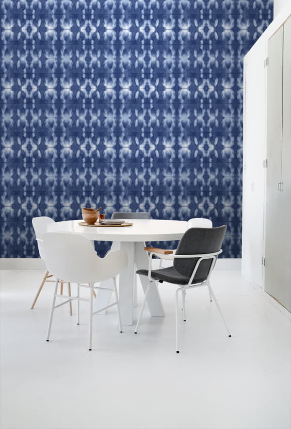 ESTAhome tapet shibori batik-mönster indigoblått 53 cm x 10,05 m