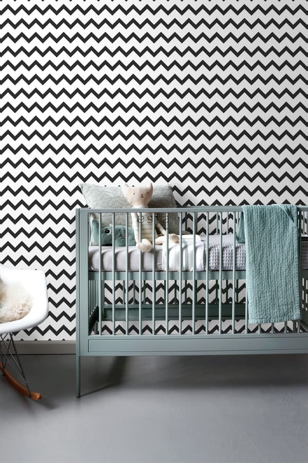 ESTAhome tapet zig-zag-motiv sort og hvidt 0,53 x 10,05 m
