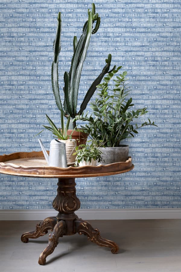 ESTAhome tapet somrig text blått 53 cm x 10,05 m