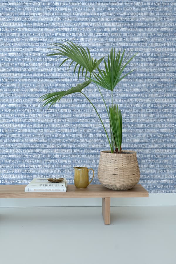 ESTAhome tapet somrig text blått 53 cm x 10,05 m