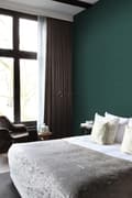 Miniatyrbillede 5 af 8: Origin Wallcoverings tapet krokodillehud benzinblåt 0,53 x 10,05 m