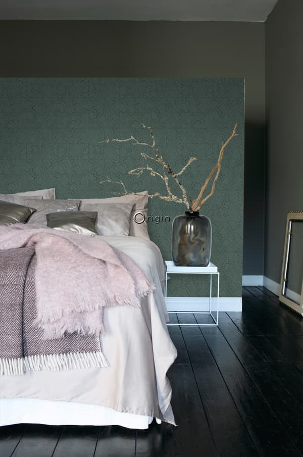 Origin Wallcoverings tapet flisemotiv med slangeskind print benzinblåt 0,53 x 10,05 m