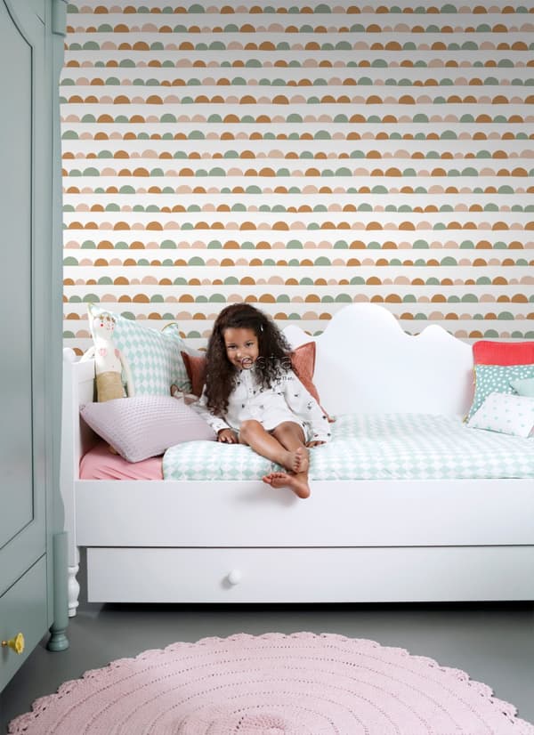 ESTAhome tapet grafisk motiv skinnende lyserødt, varm orange og mintgrønt 0,53 x 10,05 m
