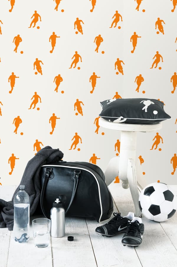 ESTAhome tapet fotbollsspelare orange och vitt 53 cm x 10,05 m