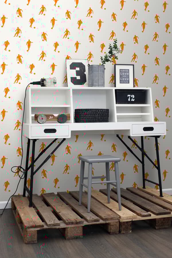 ESTAhome tapet fotbollsspelare orange och vitt 53 cm x 10,05 m