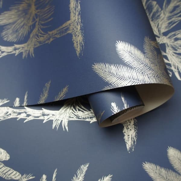 DUTCH WALLCOVERINGS tapet Tropical Trees marineblå og sølvfarvet