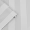 Miniatyrbillede 2 af 6: Laura Ashley - Non-woven tapet - Lille Pearlescent Stripe Silver - 10mx52cm