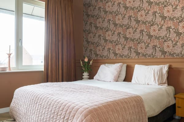 ESTAhome tapet vintage blomster antikrosa, gråligtgrønt og terracotta pink 0,53 x 10,05 m