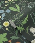 Miniatyrbild 7 av 7: ESTAhome tapet vilda blommor mångfärgat på svart 0,53 x 10,05 m