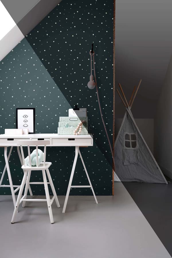 ESTAhome glow-in-the-dark tapet selvlysende stjerner mørkeblåt 0,53 x 10,05 m