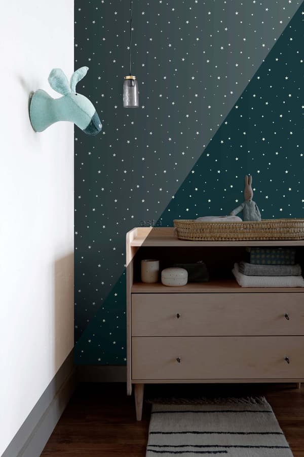 ESTAhome glow-in-the-dark tapet selvlysende stjerner mørkeblåt 0,53 x 10,05 m