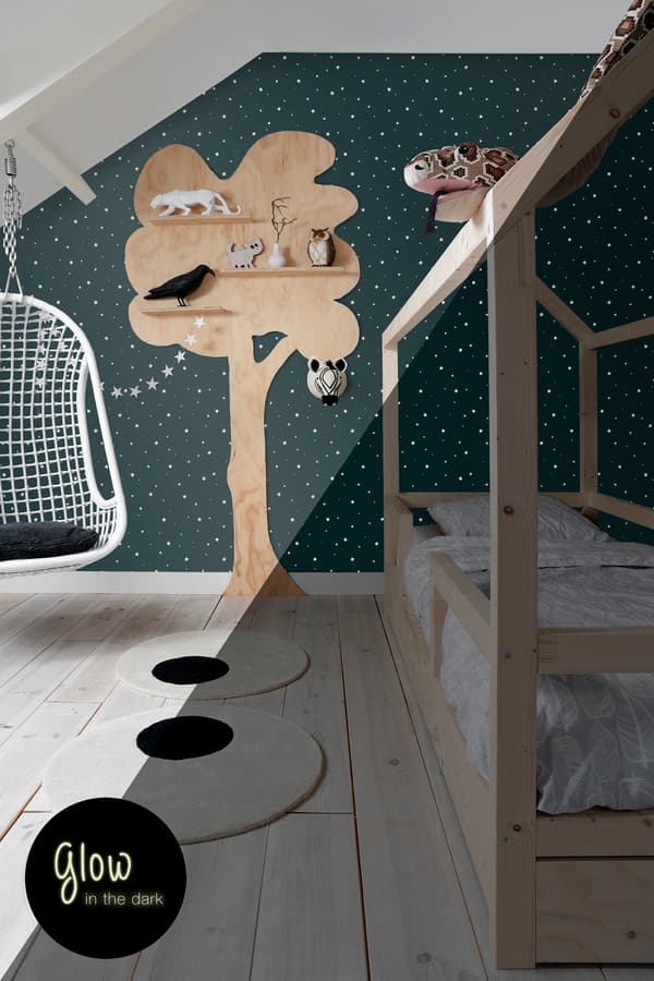ESTAhome glow-in-the-dark tapet selvlysende stjerner mørkeblåt 0,53 x 10,05 m